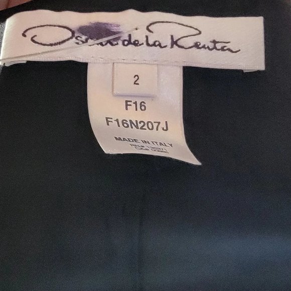 Oscar de la Renta Black and White Bouclé-Tweed Jacket, Size 2 - Picture 8 of 8